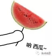 福建情侣吃瓜,共享夏日悠闲时光